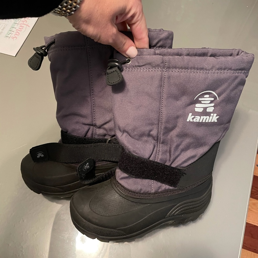 Kamik boys snow boots size 2
